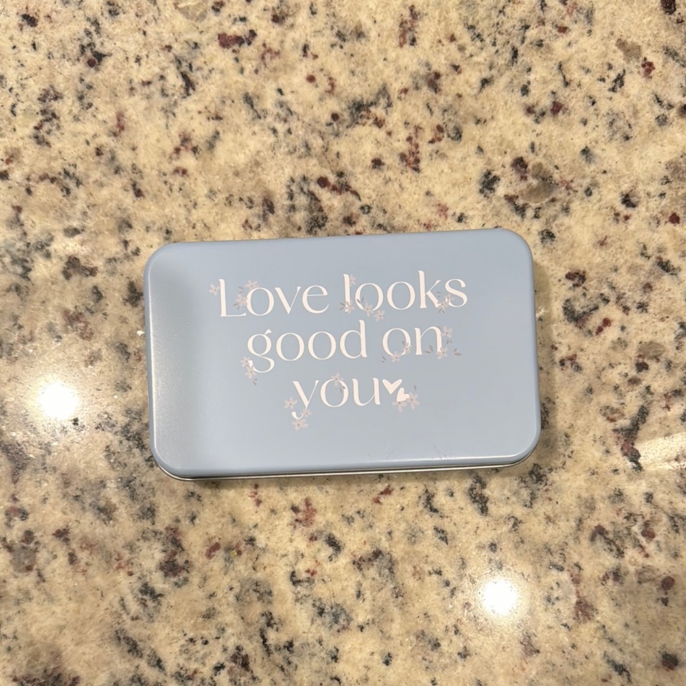 Love Looks Good On You Makeup Brush Set